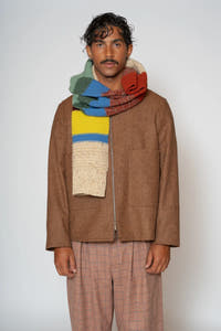 Gestreifter Strickschal