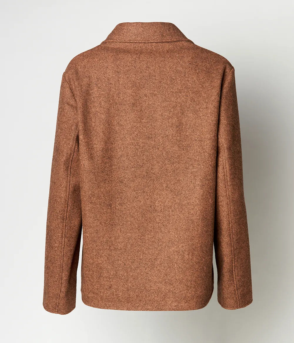 Chaqueta corta con cremallera