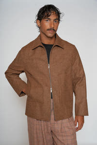Chaqueta corta con cremallera