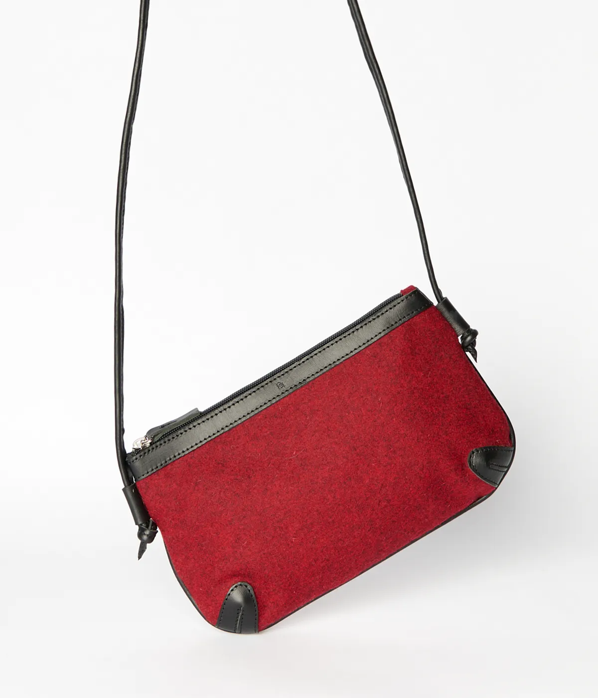 Shoulder strap clutch