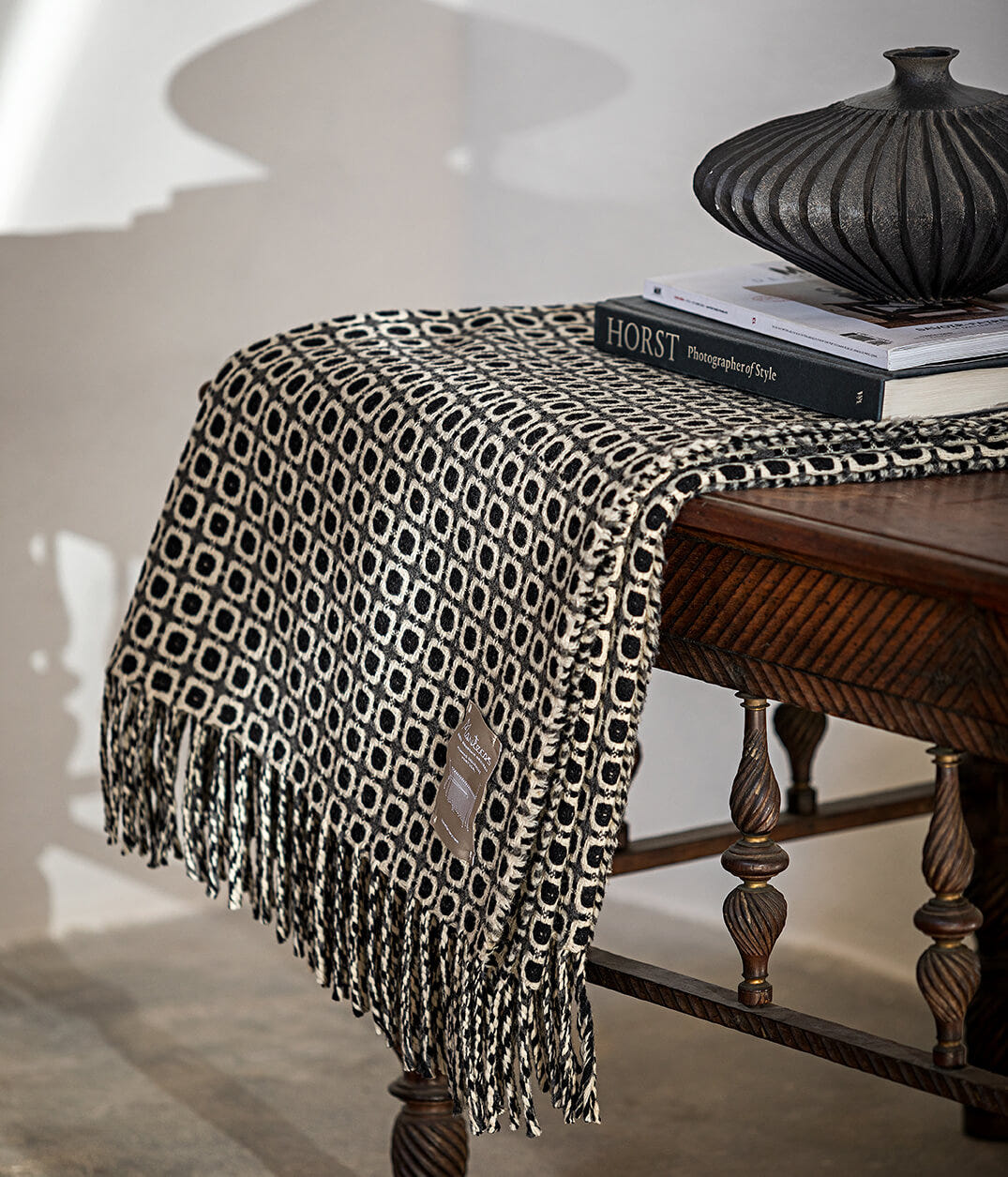 merino-wool-blanket-vintage-pattern-black-white